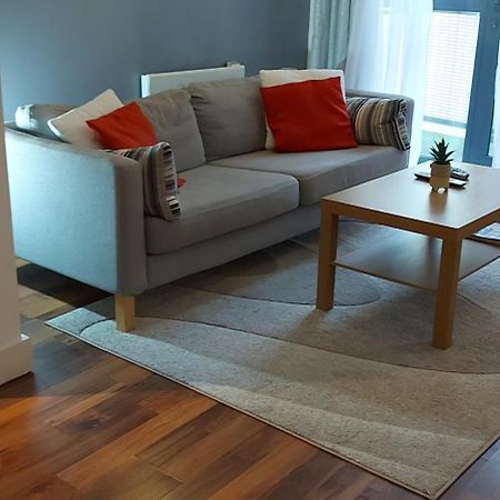 City Apartment In Great Location With A Balcony & Parking Possible - West One Шефилд Екстериор снимка