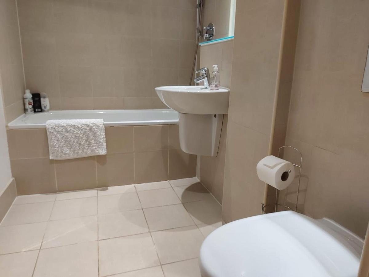City Apartment In Great Location With A Balcony & Parking Possible - West One Шефилд Екстериор снимка