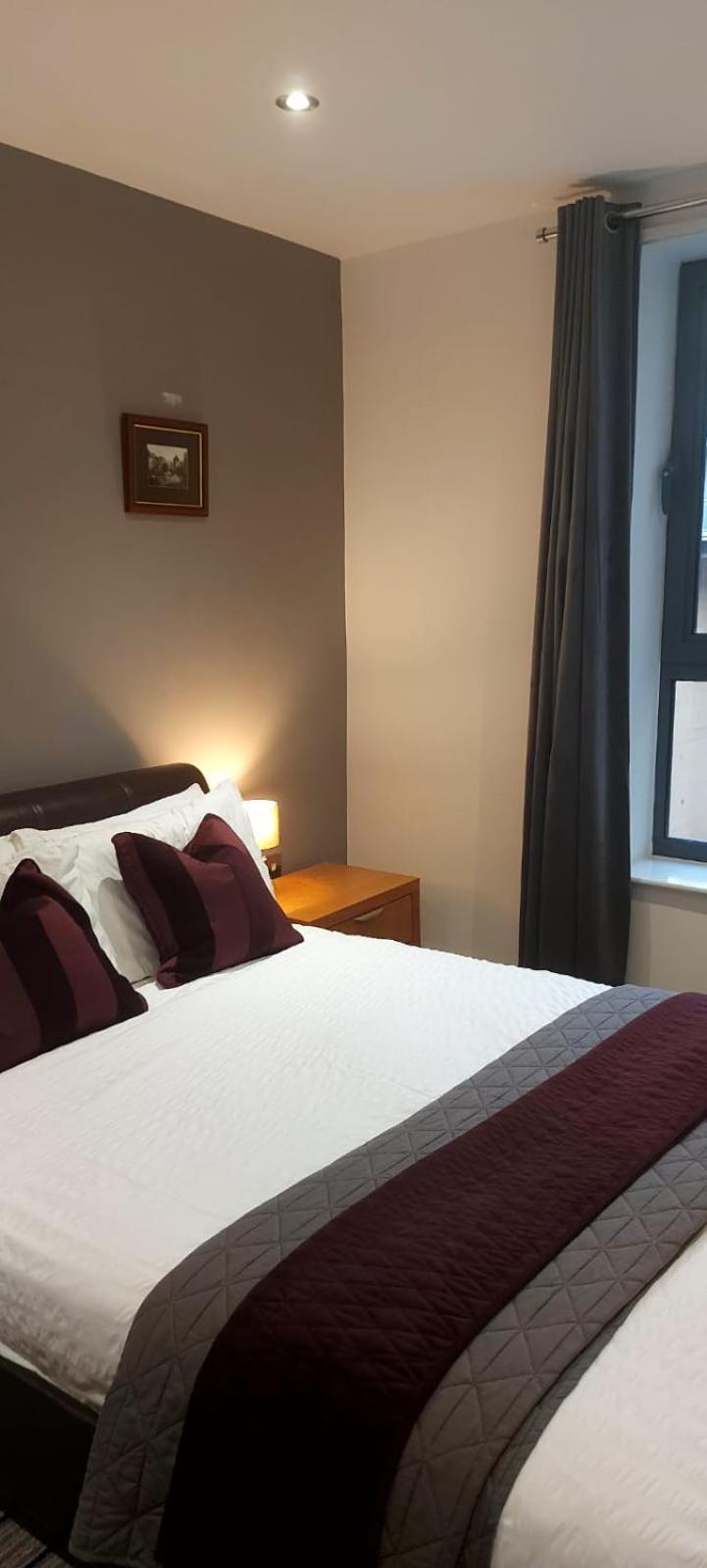 City Apartment In Great Location With A Balcony & Parking Possible - West One Шефилд Екстериор снимка
