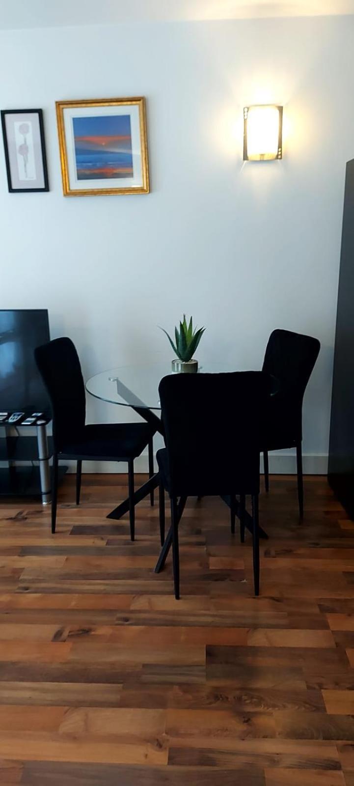 City Apartment In Great Location With A Balcony & Parking Possible - West One Шефилд Екстериор снимка